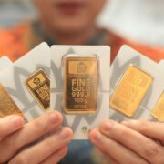 Harga Emas Antam Hari Ini Makin Turun, Lanjut Melemah