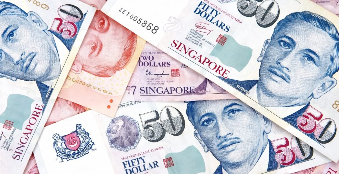 Rupiah Makin Melemah, Kini Tembus Rekor Terburuk Lawan Ringgit & Dolar Singapura