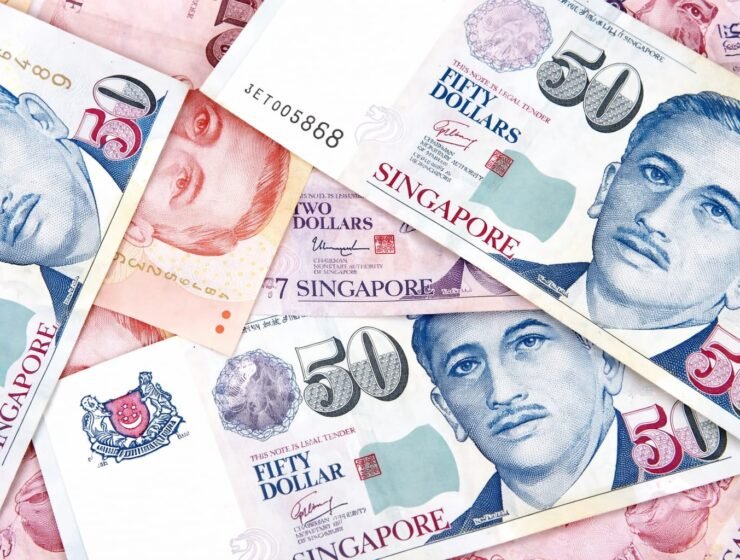 Rupiah Makin Melemah, Kini Tembus Rekor Terburuk Lawan Ringgit & Dolar Singapura