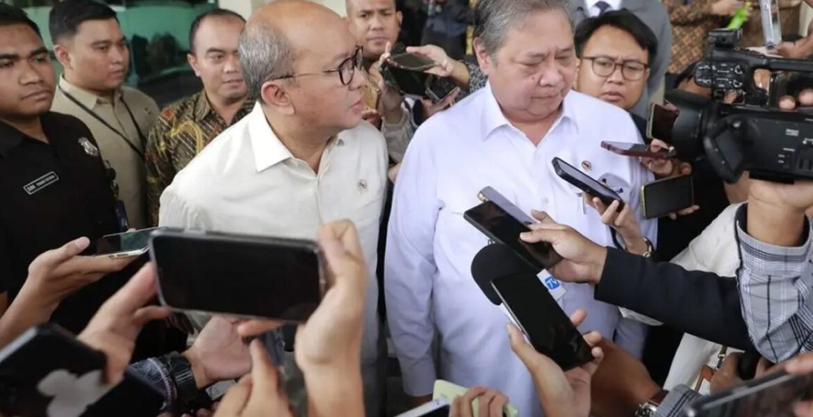 Pemerintah menaikkan limit investasi dana pensiun dan asuransi dari 8% menjadi 20% untuk menyelamatkan IHSG.