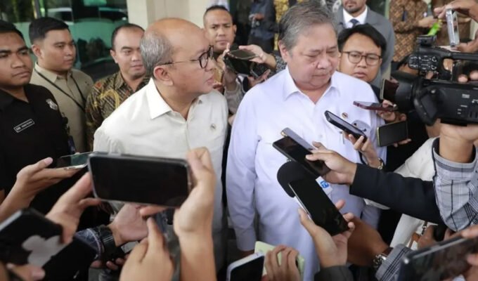 Pemerintah menaikkan limit investasi dana pensiun dan asuransi dari 8% menjadi 20% untuk menyelamatkan IHSG.