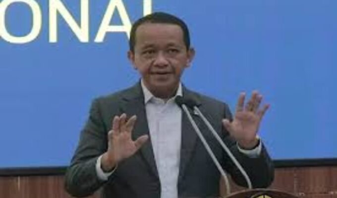 Solar Sentuh Rp30.000, Bahlil Bilang BBM Subsidi Masih Aman