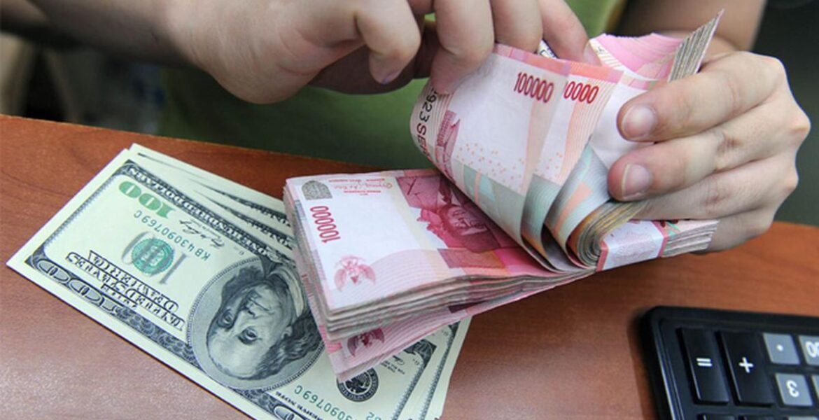 Rupiah Masih Gak Bergerak, Dolar AS Betah di Rp17.730 Pagi Ini