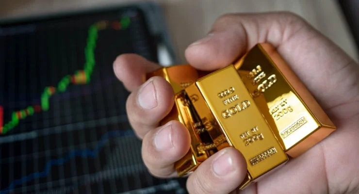 Harga Emas Antam Turun Rp10.000 Hari Ini, Saatnya Borong?