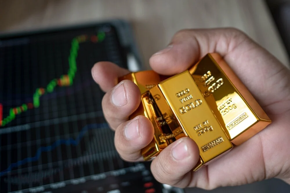 Harga Emas Antam Turun Rp10.000 Hari Ini, Saatnya Borong?