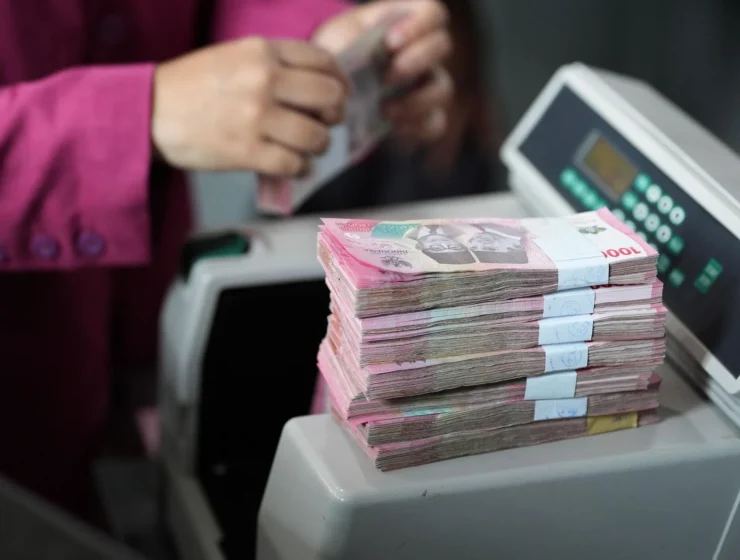 Breaking: Rupiah Melonjak Hampir 1%, Dolar AS Kembali ke Rp17.000-an".