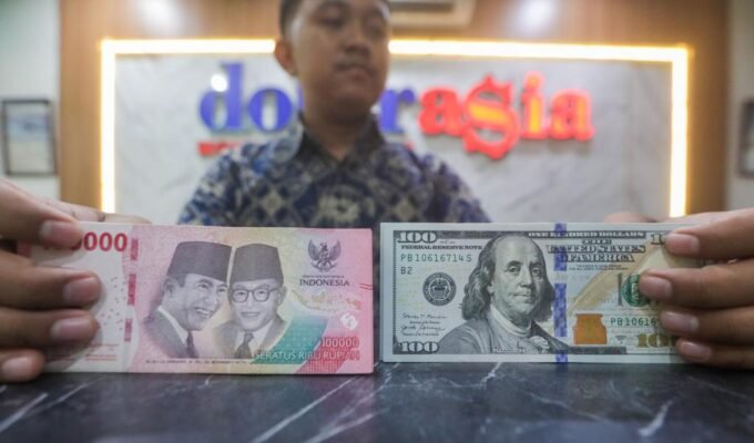 Breaking! Dolar AS Tembus Rp18.050, Rupiah Makin Tertekan